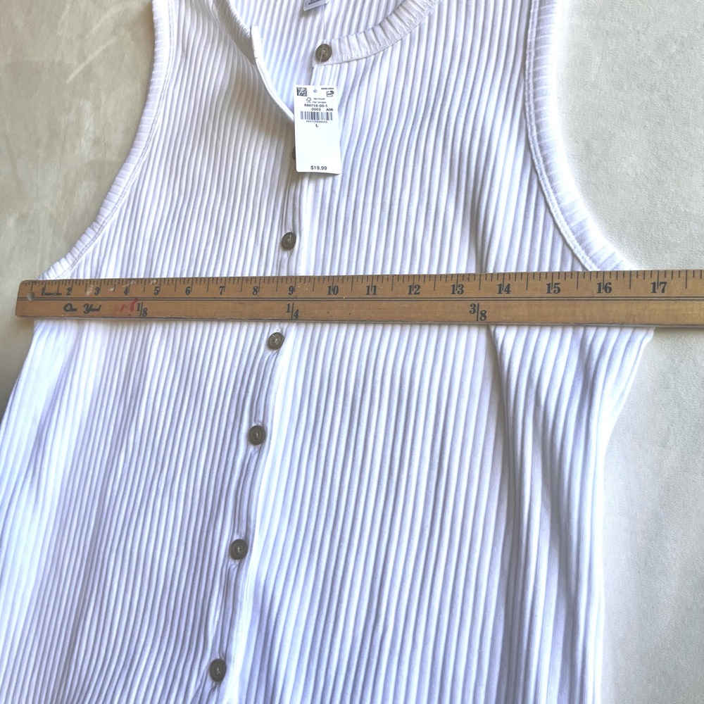 Old Navy White Ribbed Button-Up Tank - Picture 4 of 7